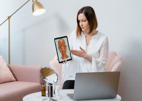 How to Choose a Facial Studio (and What to Ask)